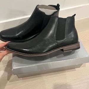 Perry Ellis Chelsea Boots